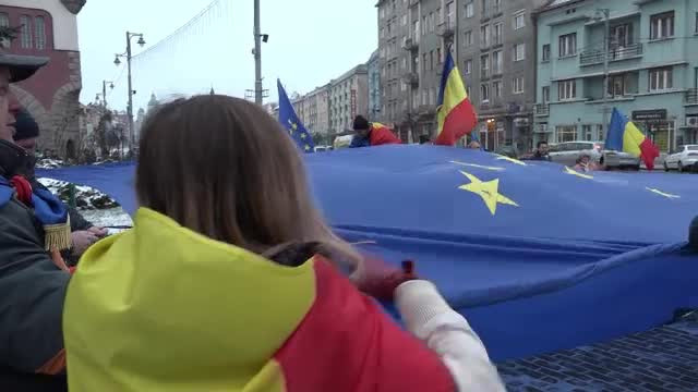 Steagul UE a ajuns la Târgu Mureș. Pe 6 martie, va fi ”prezent” la protestul din București