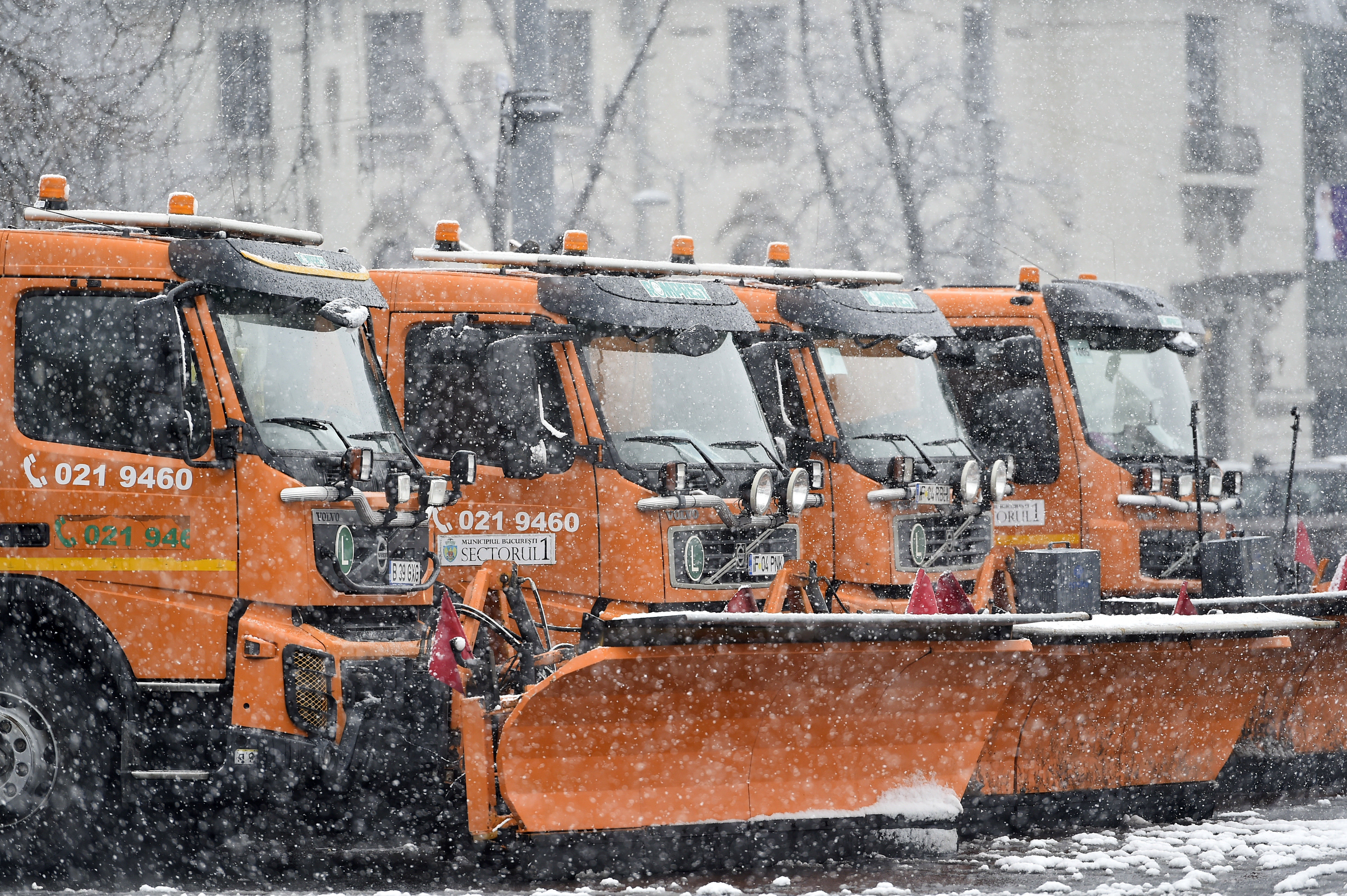 Starea drumurilor. Șosele închise și restricții de circulație din cauza viscolului