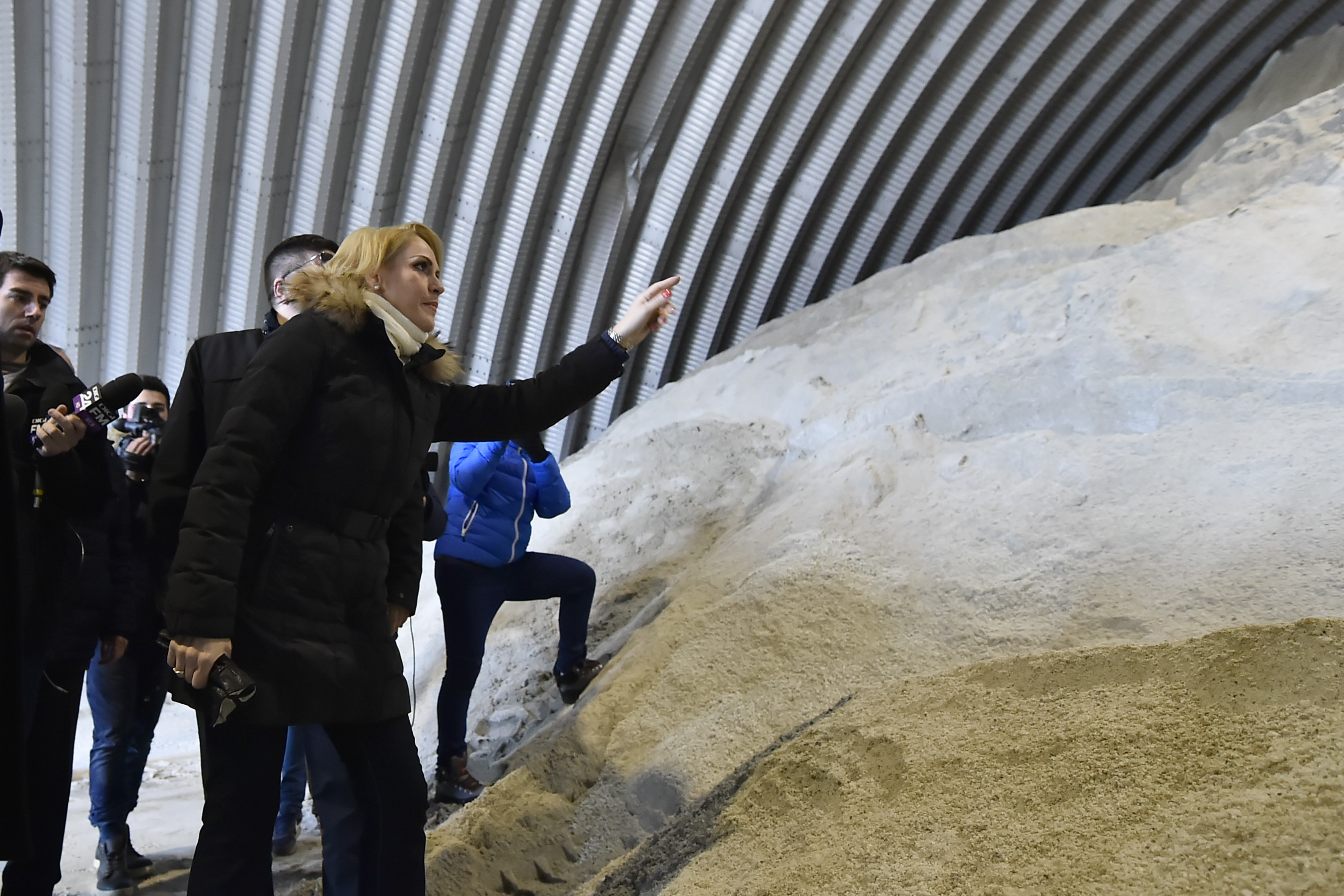 Ce le transmite Gabriela Firea părinților nemulțumiți de închiderea școlilor