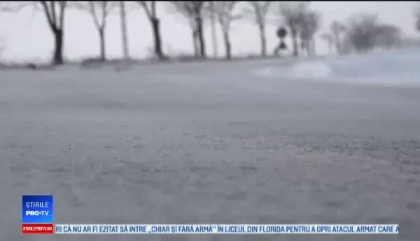 Temperaturi de -19 grade, marți dimineață. Șoferii s-au chinuit să intre în mașini și să le dezghețe