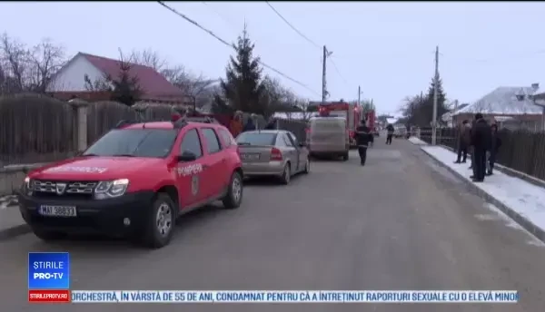 Mamă si fiică, moarte într-un incendiu. Aveau răni produse de un cuțit pe corp