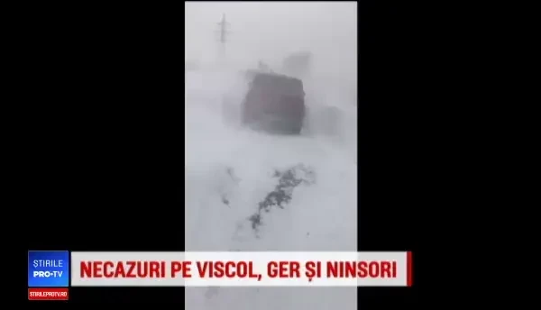 Două femei au murit din cauza gerului. 30 de șoferi, înzăpeziți pe un drum care nu a fost blocat de poliție