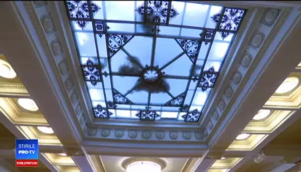 Casa Poporului, invadată de ger. Parlamentarii nu mai vor să vină la serviciu din cauza frigului