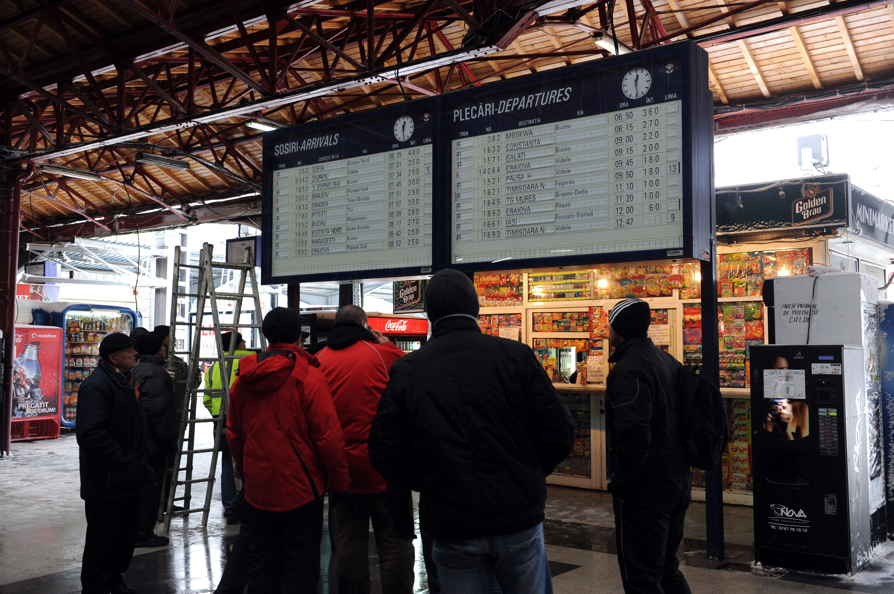 Peste 100 de trenuri CFR au fost anulate. Condițiile vitrege din trenul Slobozia-București