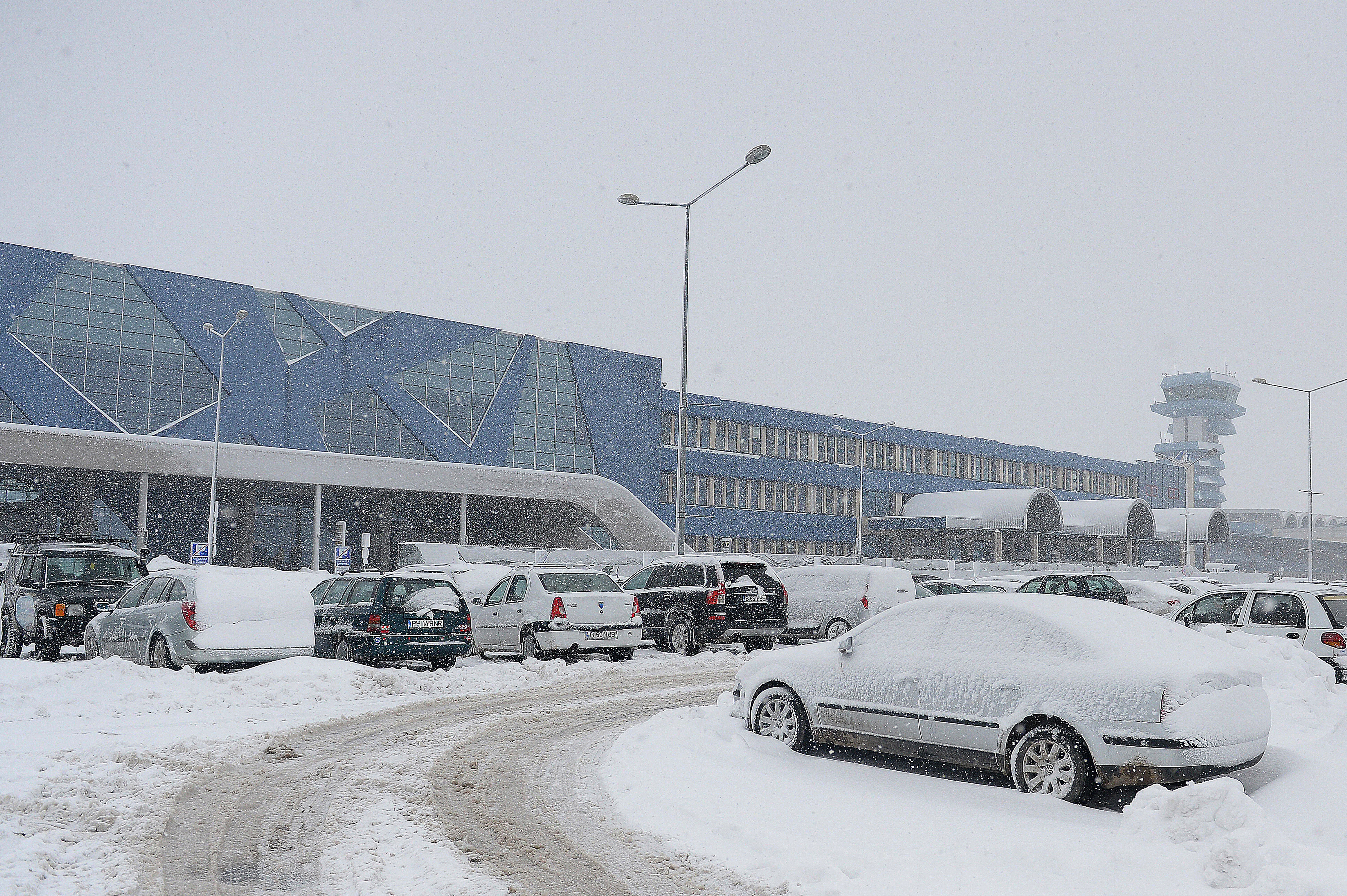 Curse aeriene anulate în România, din cauza condițiilor meteo. Informații aeroport Otopeni