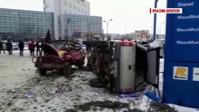 Un tânăr de 31 de ani a pătruns cu duba într-o benzinărie, după ce i s-a făcut rău. A murit în braţele medicilor