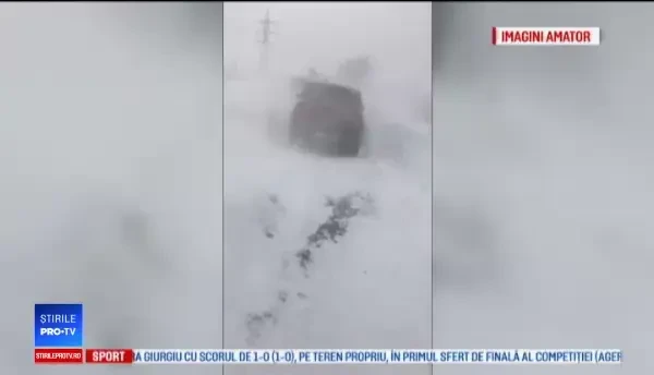 A treia zi de ger și ninsori. Situație critică în Dobrogea: toate drumurile naționale din Călărași sunt blocate