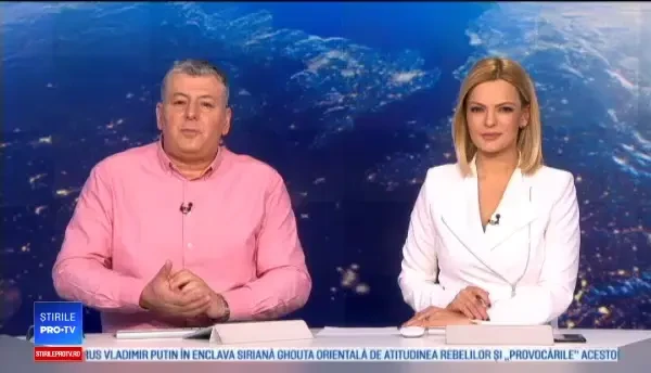 Un şofer de microbuz a derapat pe polei şi a intrat într-un autobuz, în Dâmboviţa.