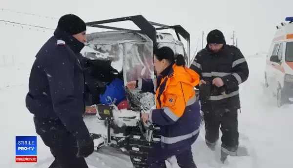 Mii de salvatori MAI acționează pe teren. Medicii au ajuns cu greu la un copil de 1 an cu febră