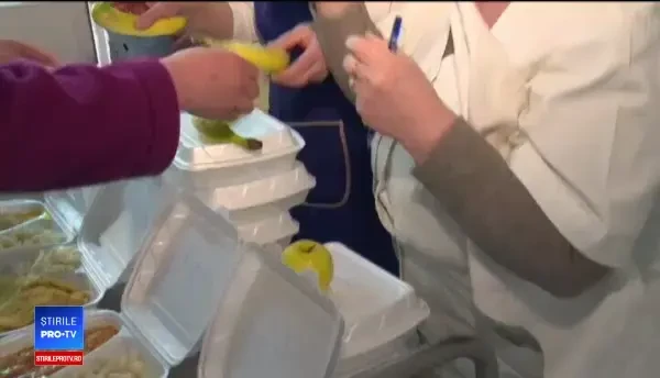 Infirmiere prinse în timp ce furau hrana destinată pacienţilor, în Bistrița-Năsăud