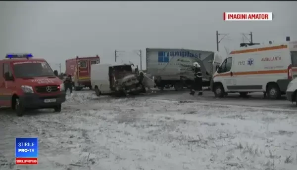 Amenzi și contracte reziliate pentru drumarii care nu au curățat zăpada. Sancțiune uriașă după un accident mortal