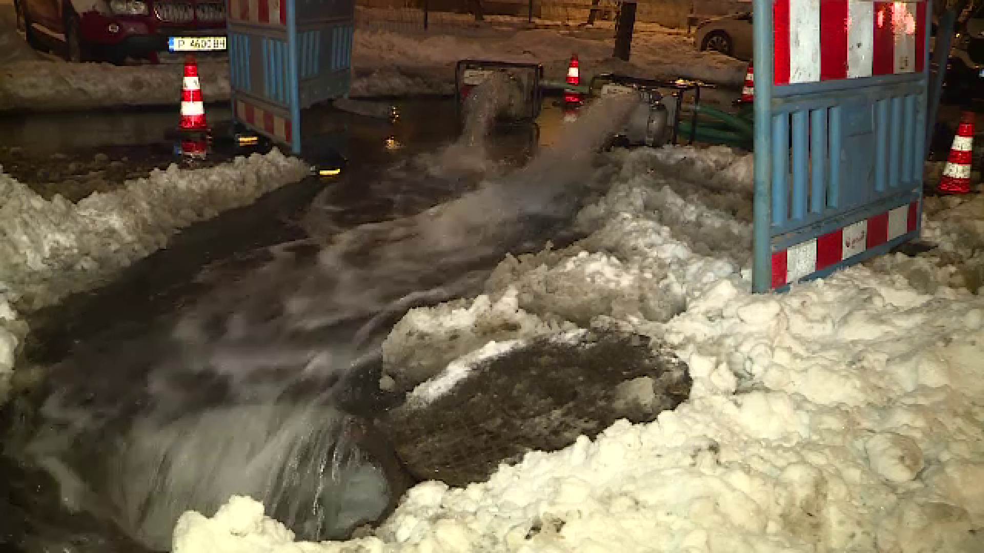 Stradă din Sectorul 3, inundată miercuri după ce o conductă de apă s-a spart