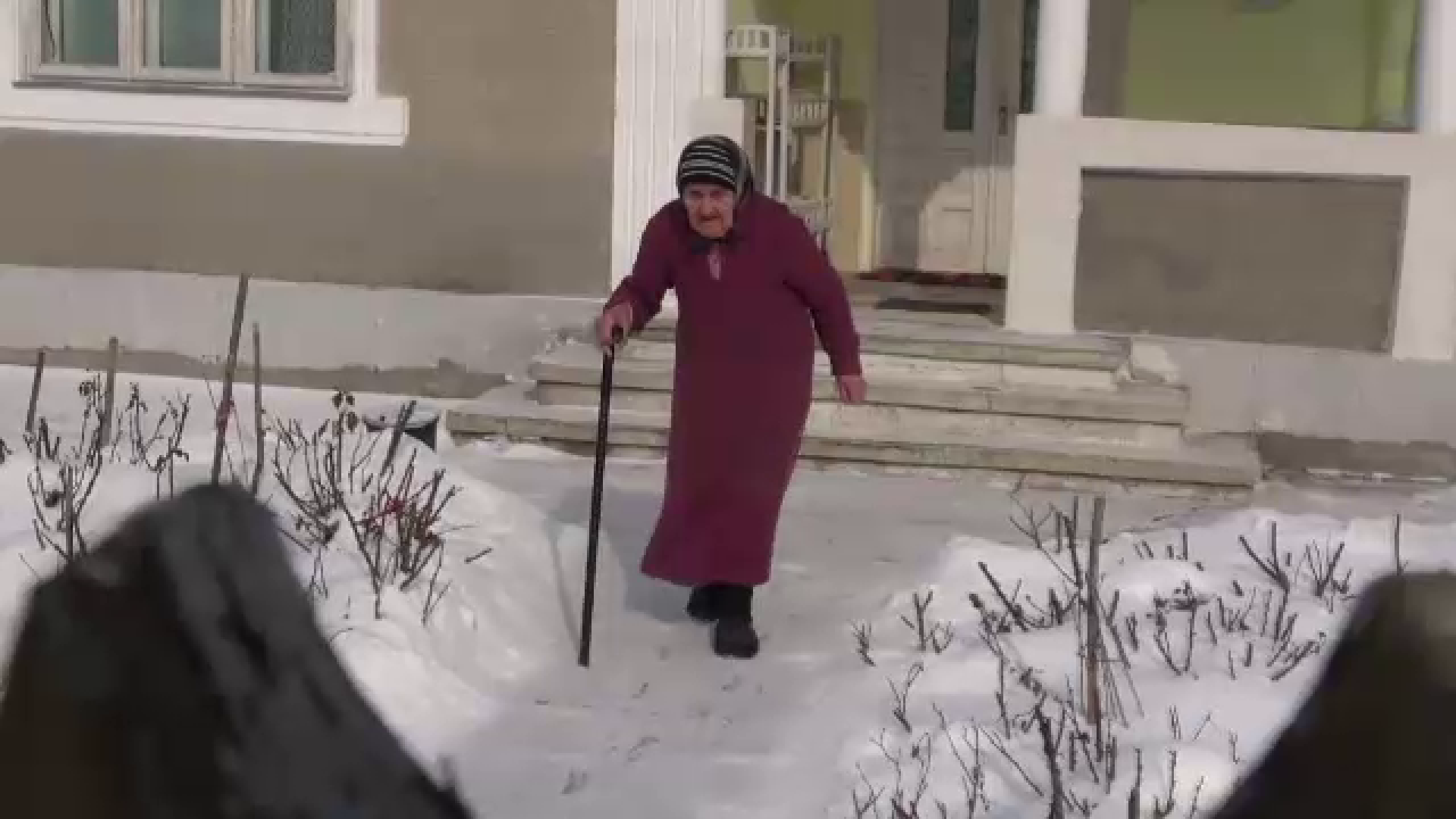 Bătrână, înșelată prin metoda accidentul. A fost păgubită de 15.000 de lei