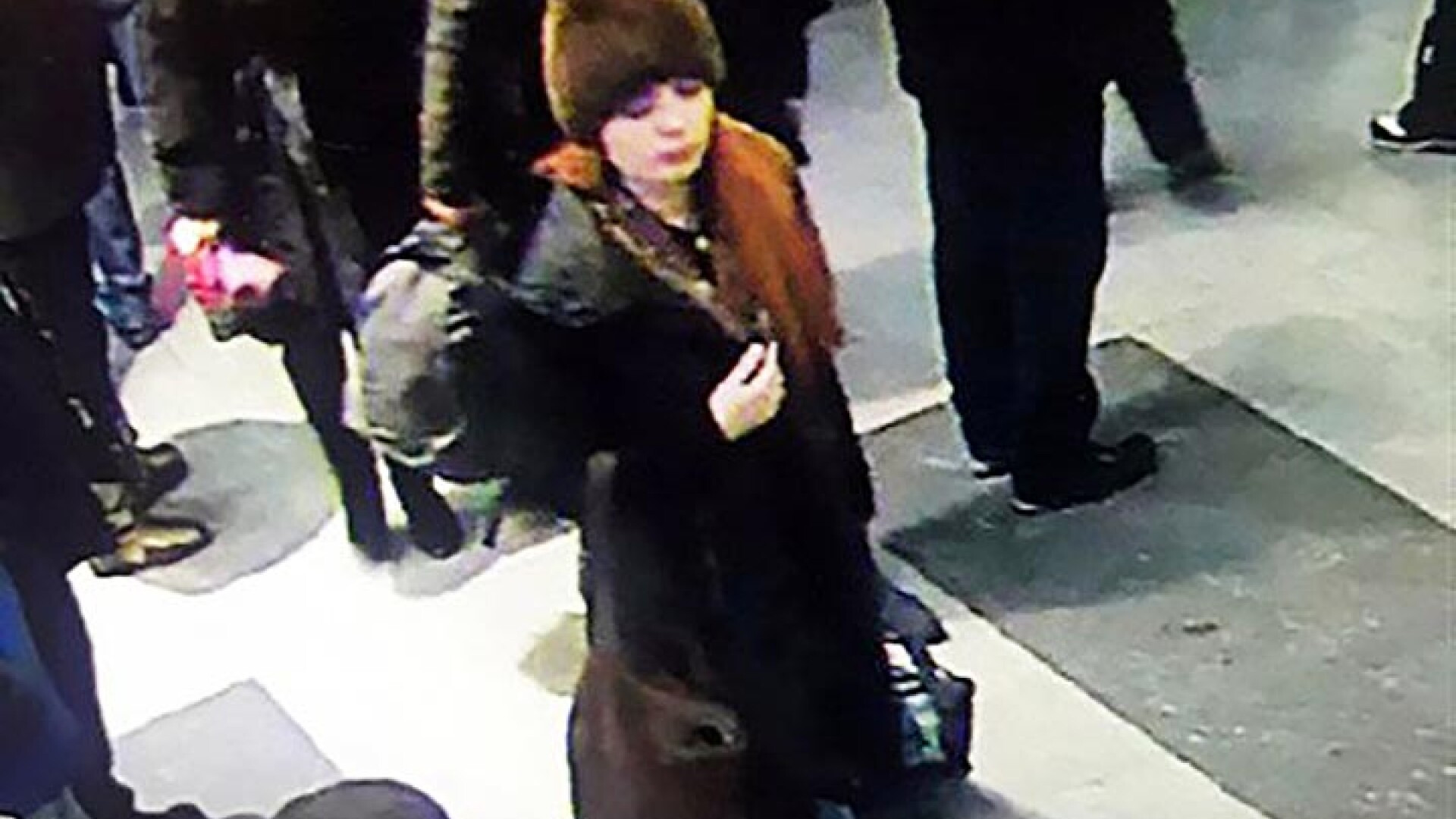 Rusoaică împuşcată după ce a urcat într-un taxi. De unde ştiau hoţii că are o comoară la ea