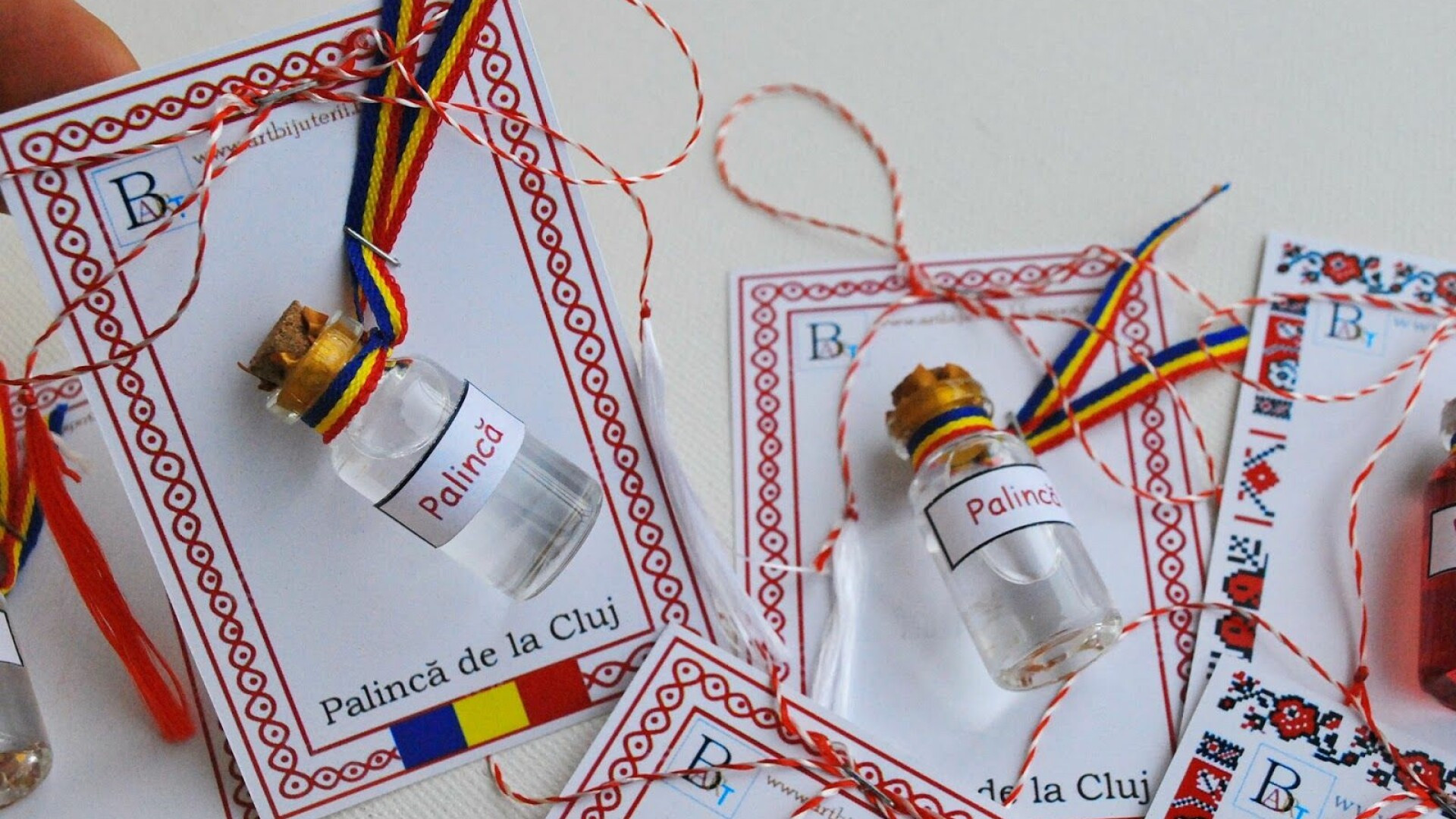 Mărțișoarele pentru ger, cu pălincă de 53 de grade: „Trec mai bine ca pâinea caldă”