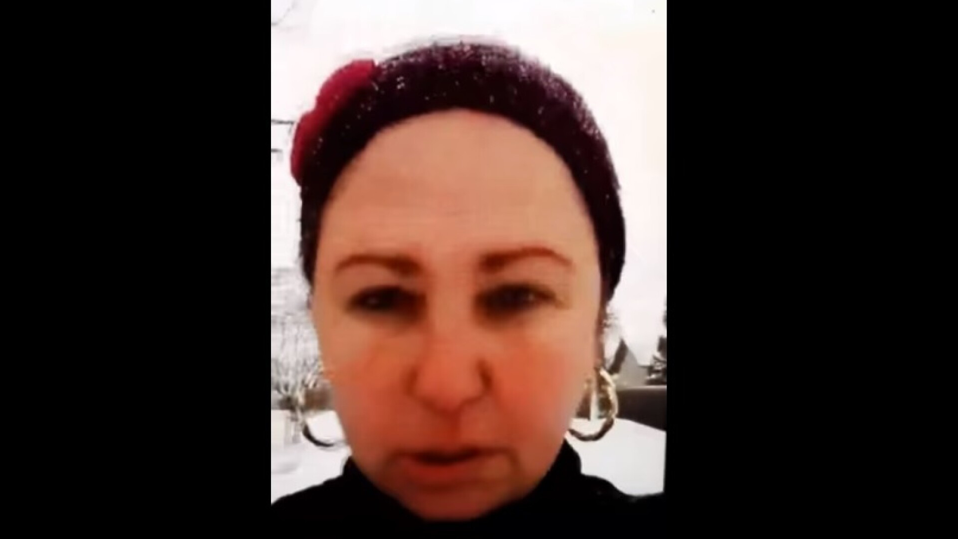 Poștărița nervoasă pe asistații social care stau în casă și cer bani. ”M-ați disperat”