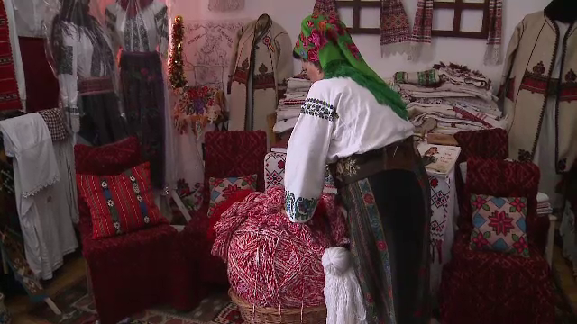 Mărțișor de 7.500 de metri croșetat de o femeie din Arad în 9 ani: ”Am lucrat la el și în tramvai”