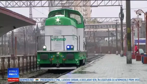 O echipă românească a fabricat prima locomotivă hibrid