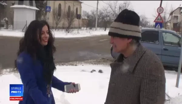 A văzut un bătrân sărman pe stradă, în ger, și l-a invitat acasă. Transformarea bărbatului