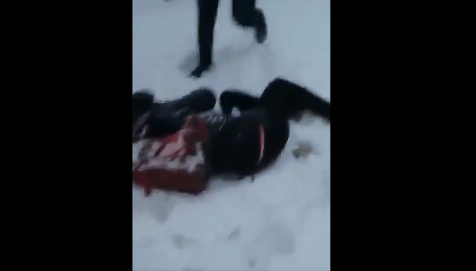 Elevă de liceu din Vaslui, bătută cu sălbăticie de alte două colege