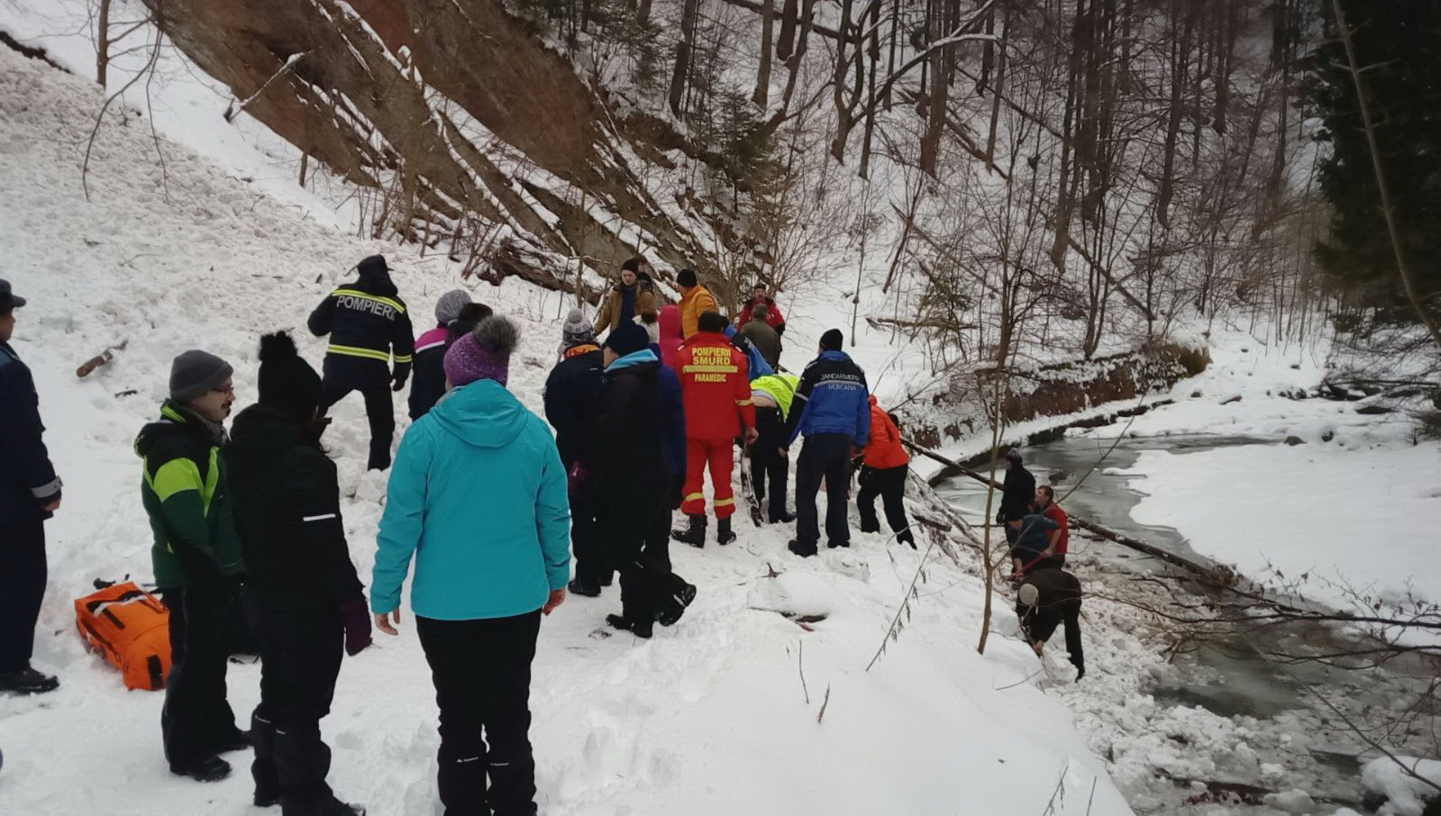 Avalanșa din Cheile Tișiței ar fi fost provocată de două cutremure. O turistă din Capitală a murit