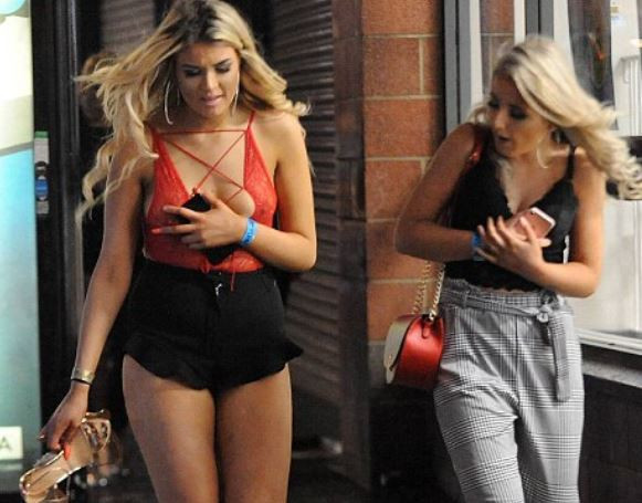 În rochii și sandale pe ger. ”Bestia din Est” nu le-a oprit pe britanice din petrecut