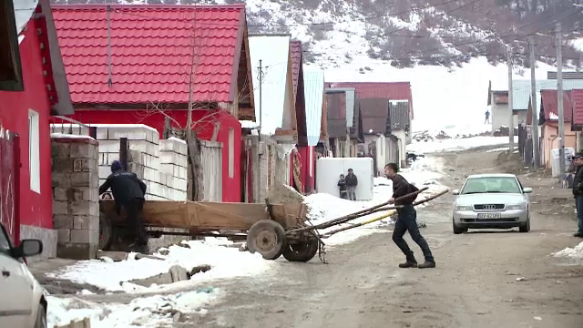 Asistații social din Codlea refuză cursurile de recalificare: Nu ne trebuie meserie, avem alocații