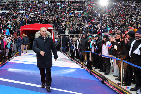 Putin a umplut cel mai mare stadion din Moscova și a promis ”victorii strălucitoare”