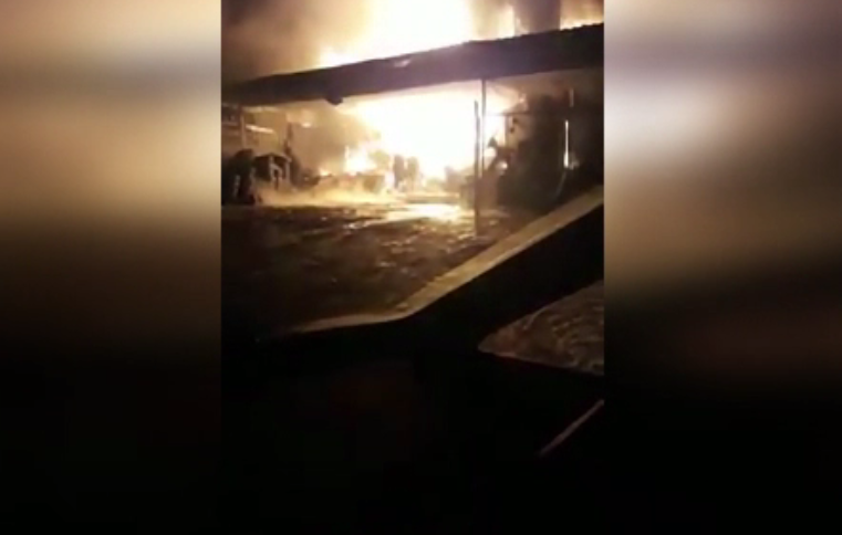 Vulcanizare din Galați, distrusă de un incendiu. Paznicul a suferit arsuri încercând să salveze obiecte