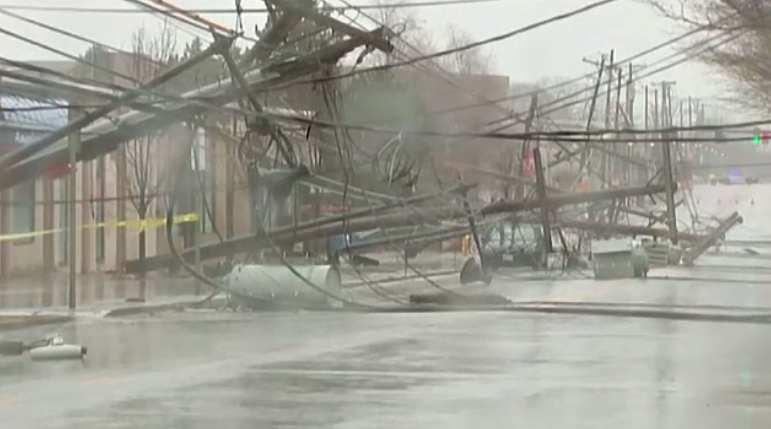 Peisaj dramatic în SUA. Cel puțin 5 morți, în urma unei furtuni puternice