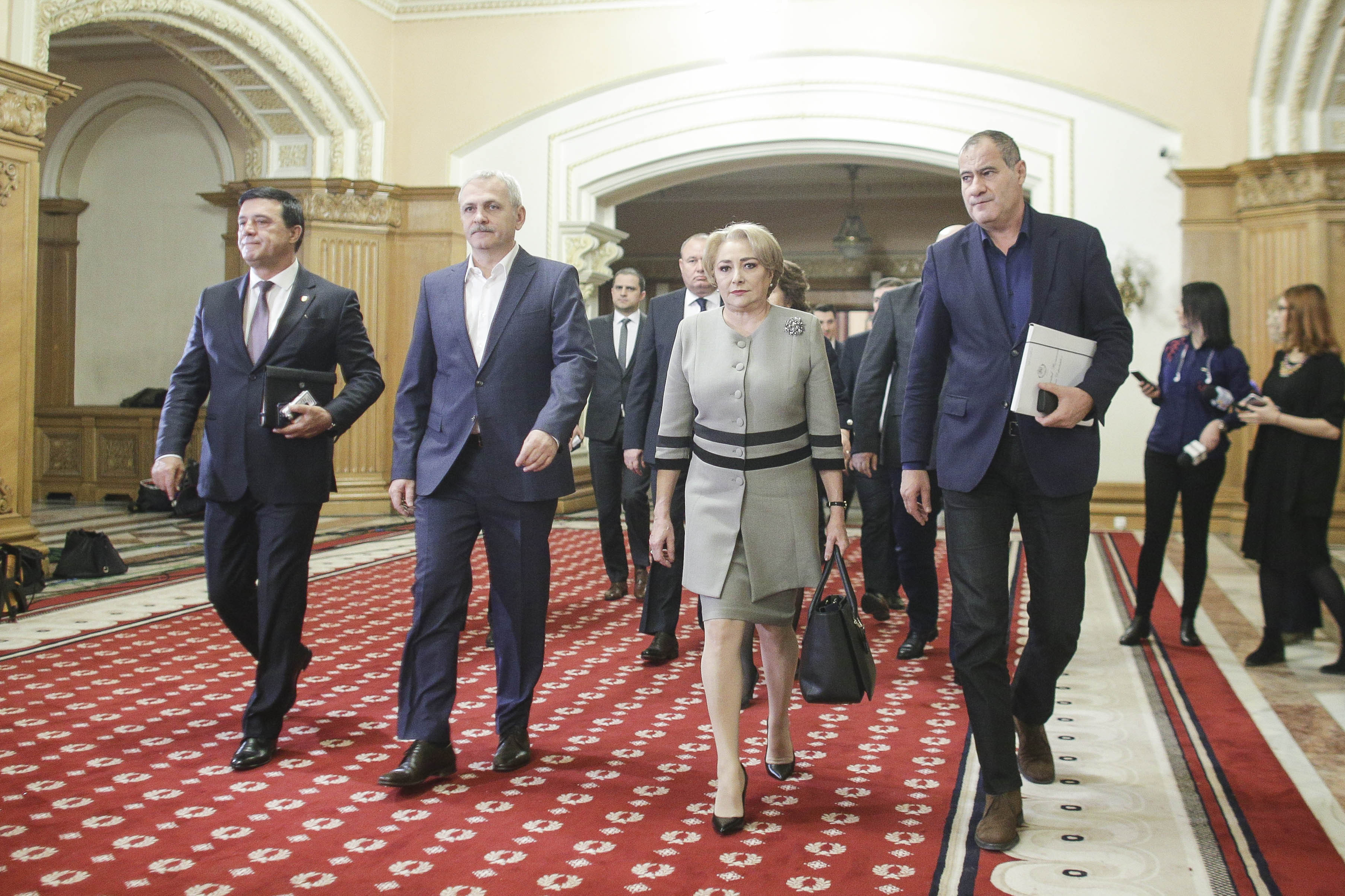 Premierul Dăncilă și câțiva miniștri, chemați la discuții de Dragnea la sediul PSD