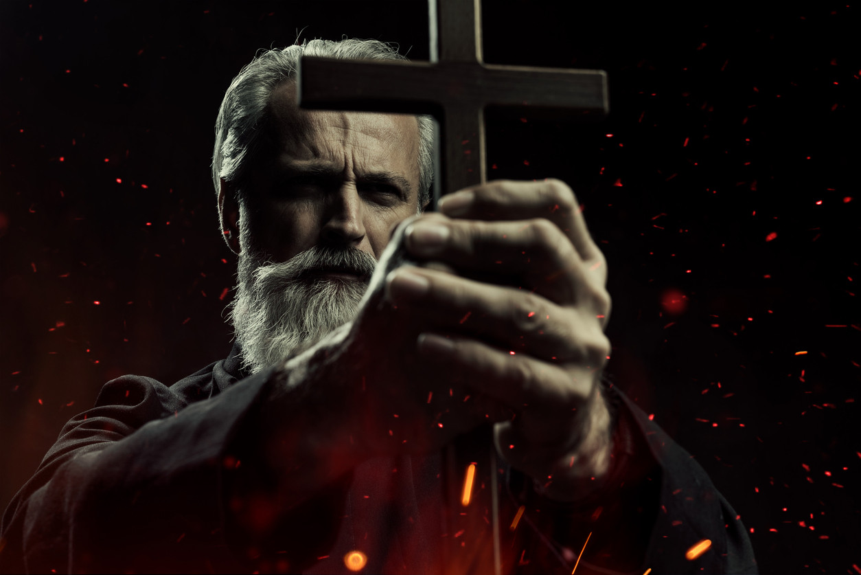 A crescut numărul celor care solicită ritualuri pentru „alungarea” demonilor. Varianta, exorcizarea online