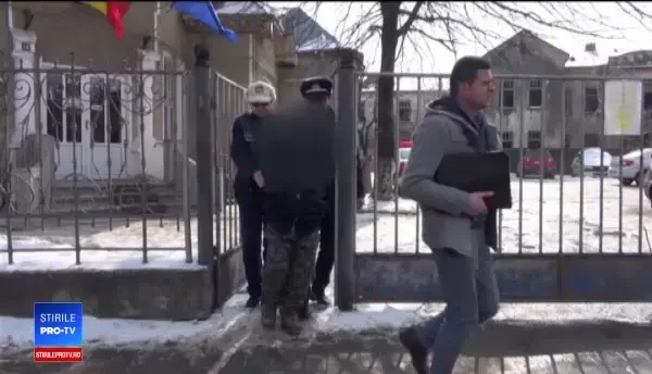Un bărbat de 56 de ani din Bacău a fost arestat. E acuzat că şi-a abuzat sexual fiica