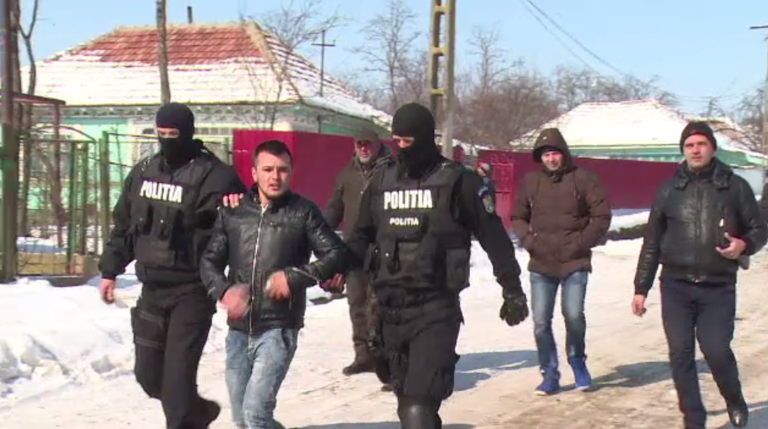 Indivizii care au incendiat un sediu de poliție din Vaslui, în arest preventiv