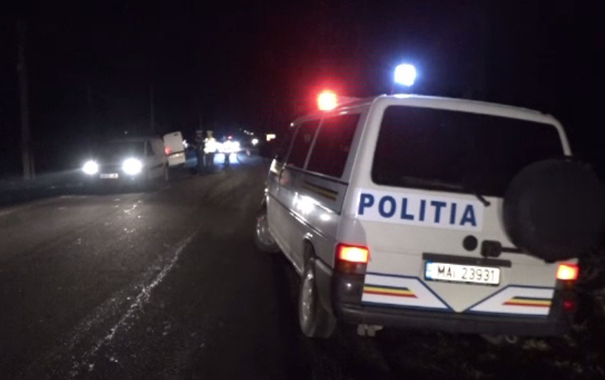 Un biciclist care mergea pe mijlocul drumului, lovit mortal de o mașină