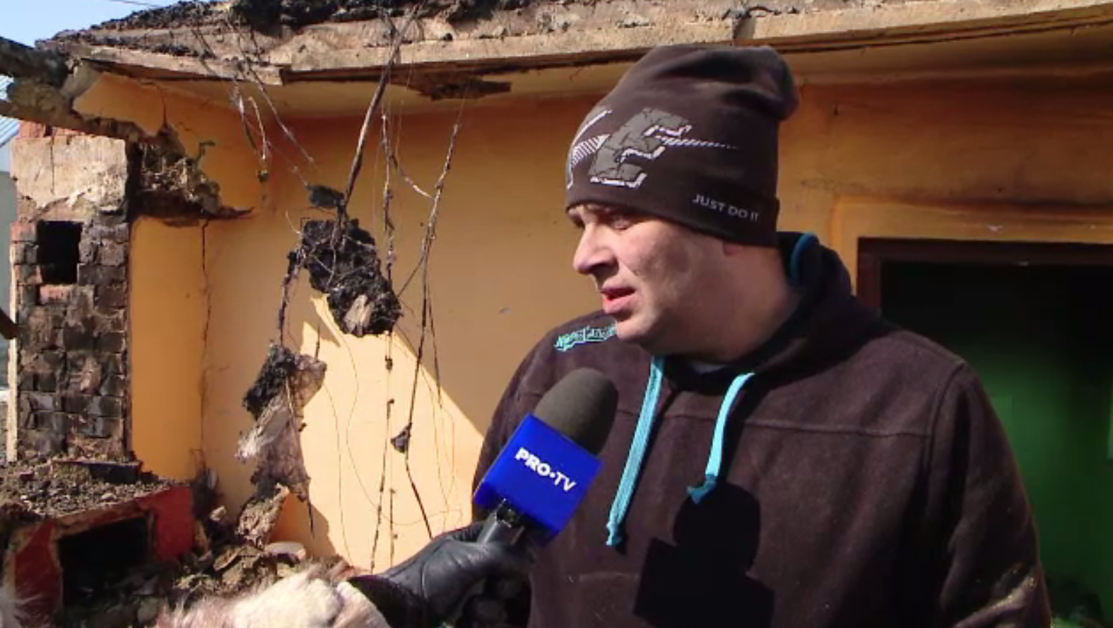 Situație disperată pentru o familie din Iași. 7 suflete, pe drumuri în urma unui incendiu