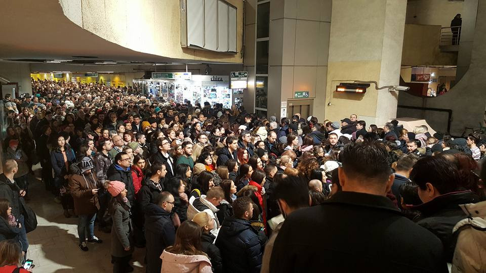 Aglomerație la metroul din Capitală. Metrorex a anunțat ”deranjamente în circulație”