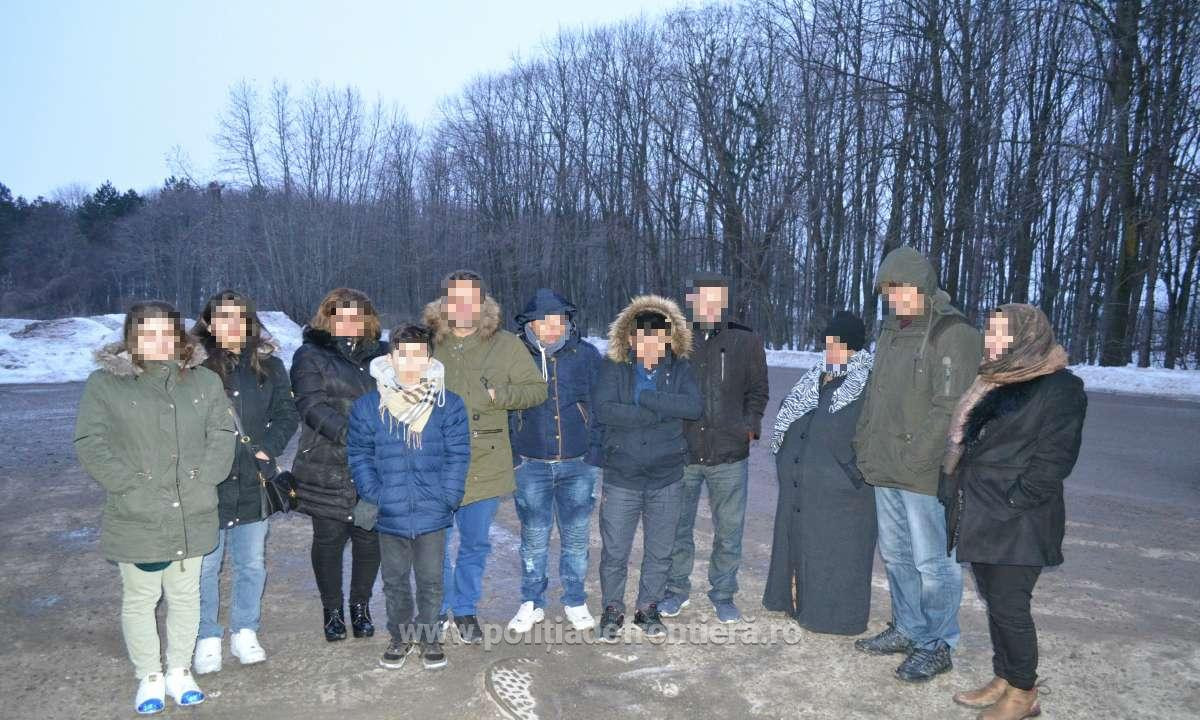 13 migranţi, ascunşi în mai multe microbuze care veneau din Turcia şi se îndreptau spre R. Moldova