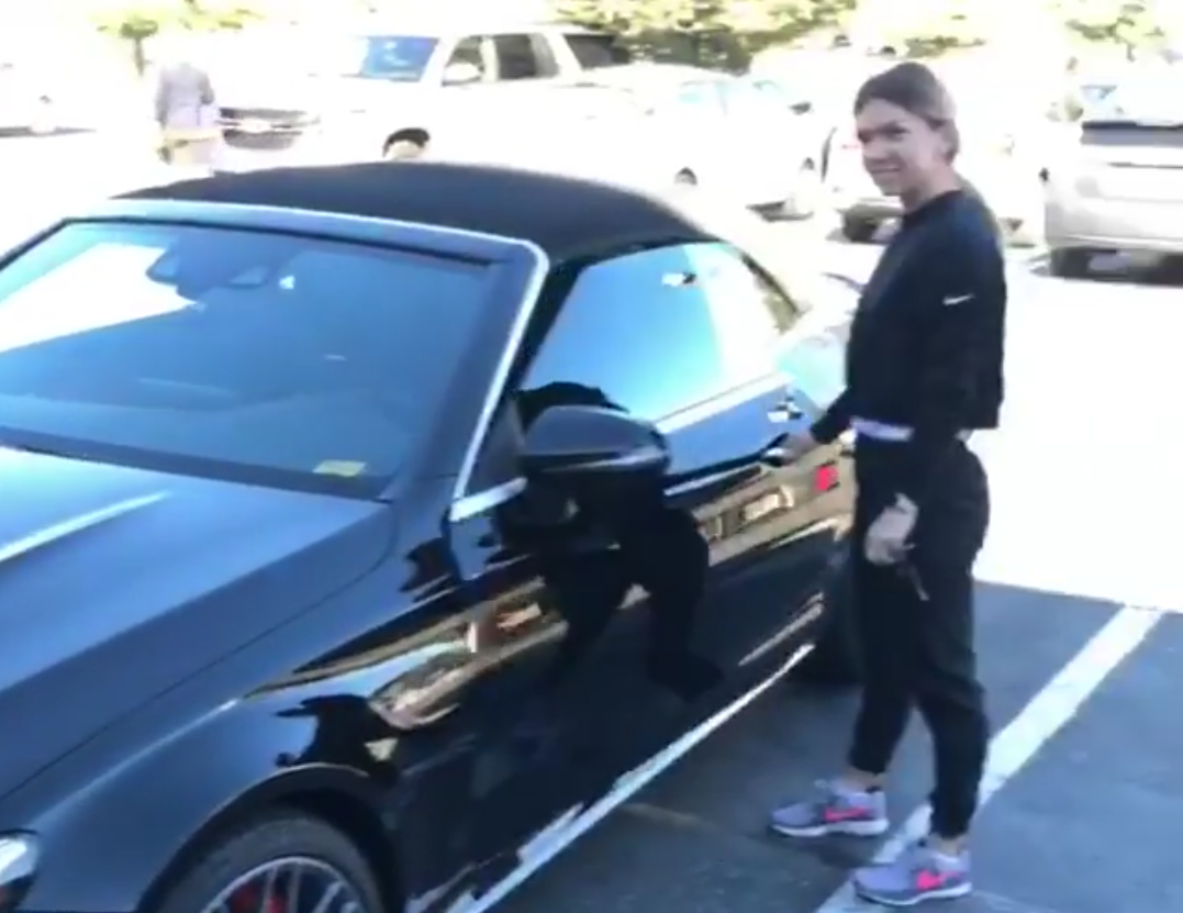 Simona Halep a primit cadou o decapotabilă de la Mercedes. FOTO