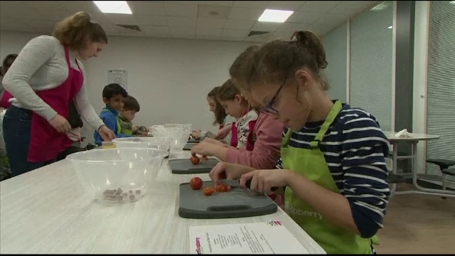 Britanicii, puși la dietă de guvern. Noile măsuri luate pentru prevenirea obezității la copii