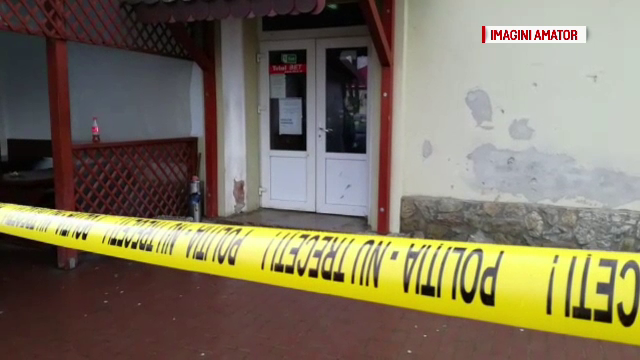 Doi tineri găsiți împușcați într-un bar din Arad. Criminaliștii spun că e o crimă pasională și sinucidere