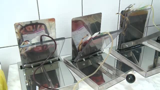 Autorităţile ştiau de ani buni că urmează o criză a imunoglobulinei, dar n-au făcut nimic. Mii de litri, la canal