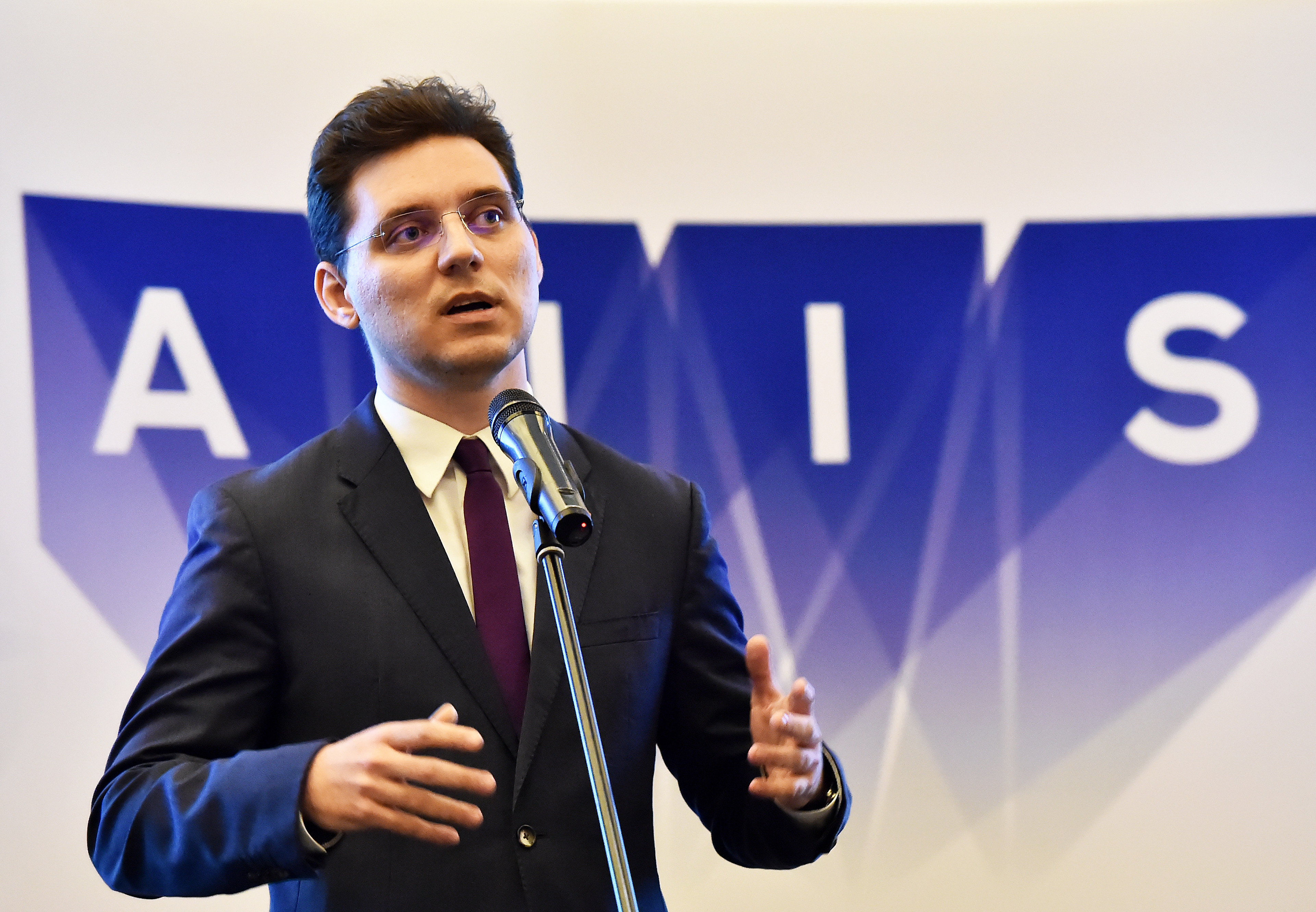 Ministrul delegat pentru Afaceri Europene, Victor Negrescu, a demisionat