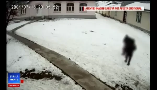 Femeie ucisă în bătaie pe stradă de un tânăr băut, care voia să o jefuiască