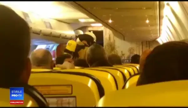 Incident într-o cursă Ryan Air Berlin-Bucureşti. Pompierii au urcat la bord