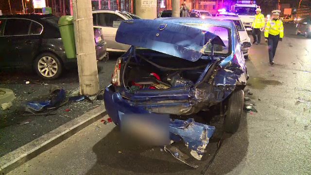 Mai multe mașini lovite și o femeie rănită de un șofer băut, în Capitală. Traseul cursei haotice