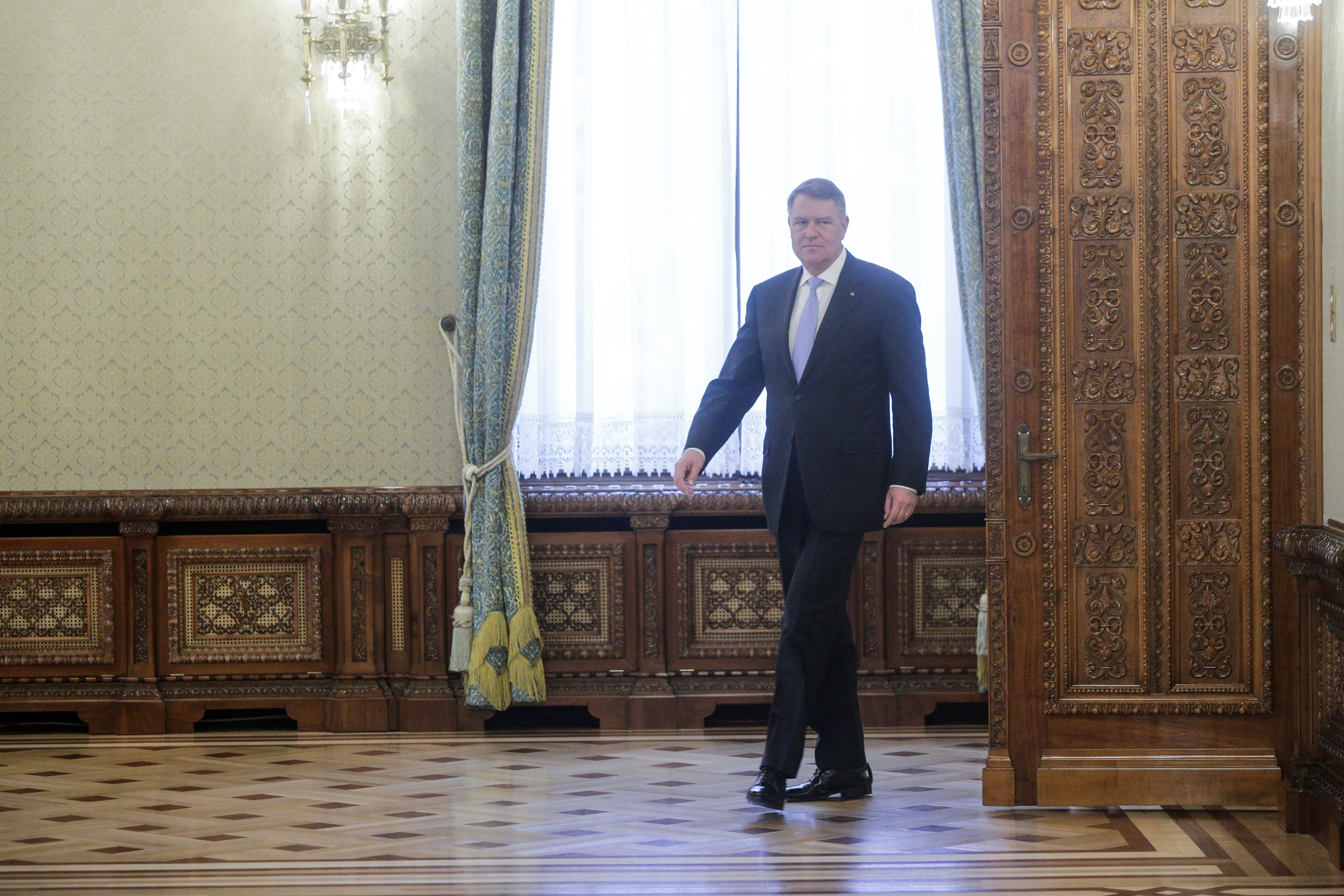 Iohannis: Intrați, dragi tineri, în politică, și schimbați politica din România