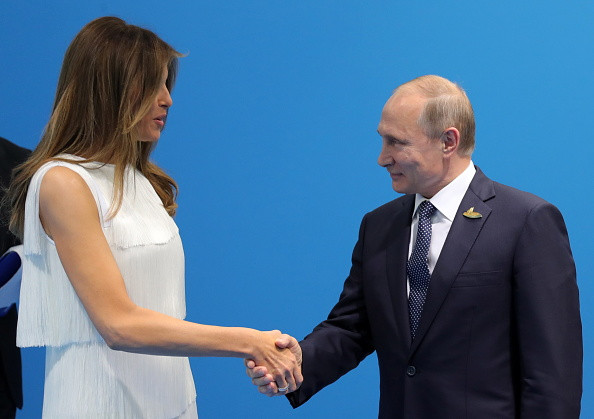 Putin i s-ar fi lăudat lui Trump că ruşii au ”unele dintre cele mai frumoase prostituate din lume”