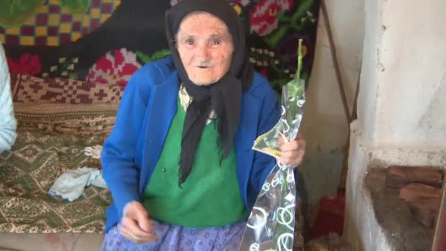 O bătrână de 100 de ani din Gorj nu a fost niciodată internată în spital. "Îi mai dăm ceai"