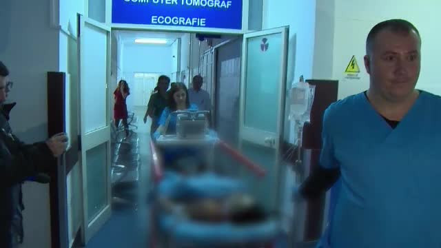 Femeie din Argeș, înjunghiată de iubit. Mama victimei: ”O mai bătea, o iubea, o pupa”